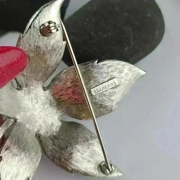 Kramer Brooch silver light blue enamel maple Leaf  brooch Pin - Picture 8 of 11